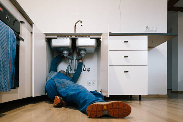 Professional Emergency Plumber technician working in Azle, TX